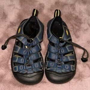 KEEN Newport Sandal Size 1 Kids Waterproof Outdoor Hiking Trail Water Youth